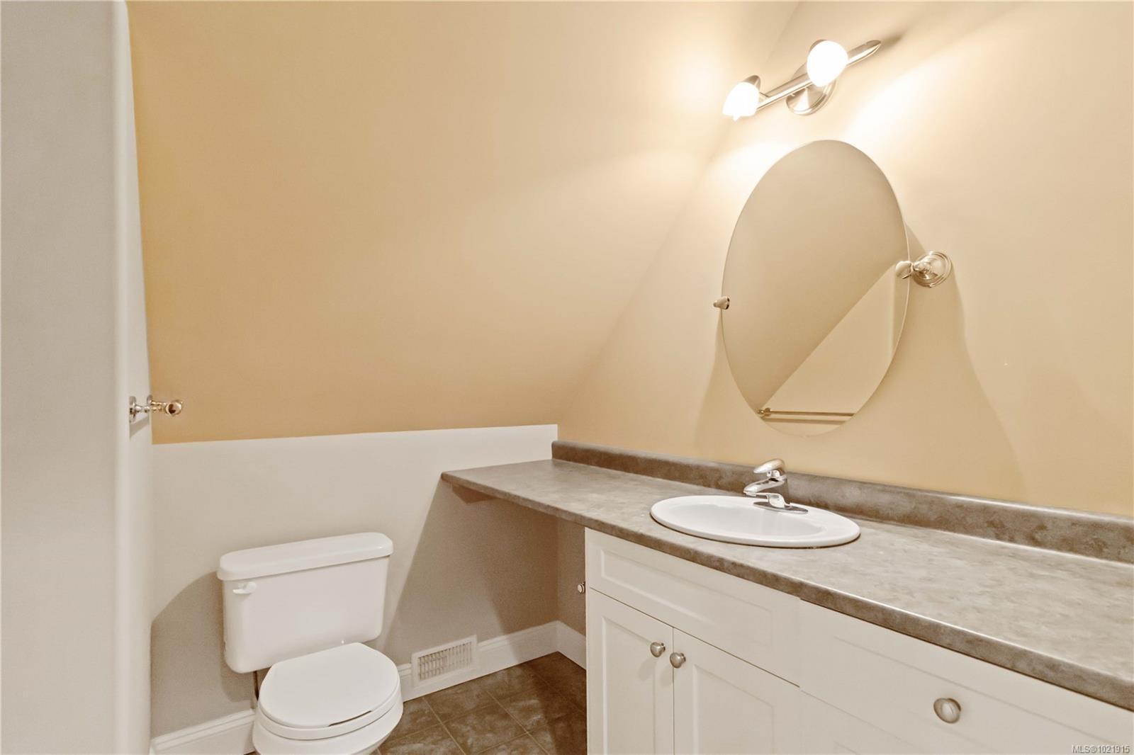 9319 East Saanich Rd, North Saanich, BC