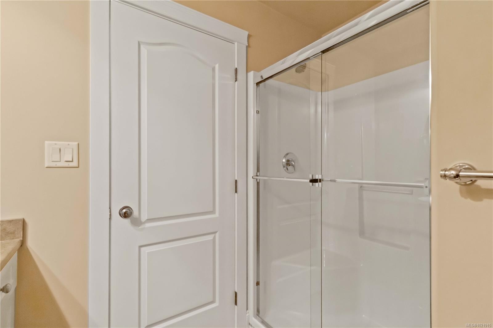 9319 East Saanich Rd, North Saanich, BC