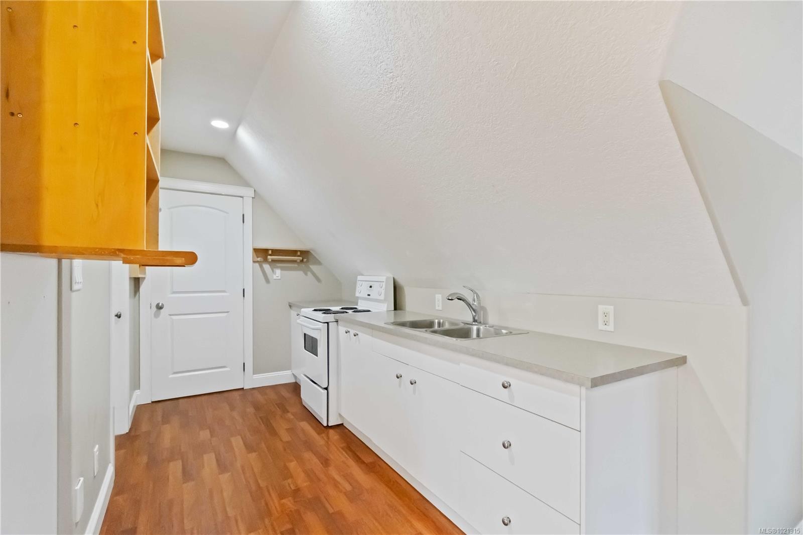 9319 East Saanich Rd, North Saanich, BC