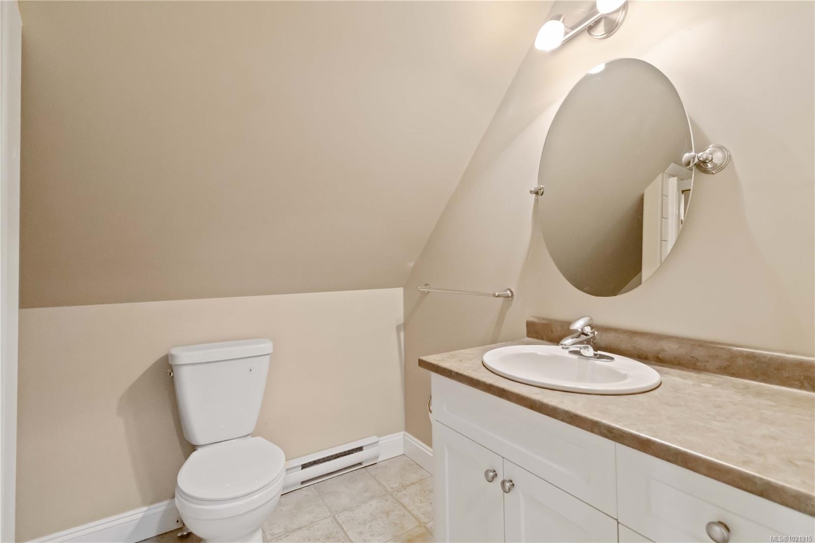 9319 East Saanich Rd, North Saanich, BC