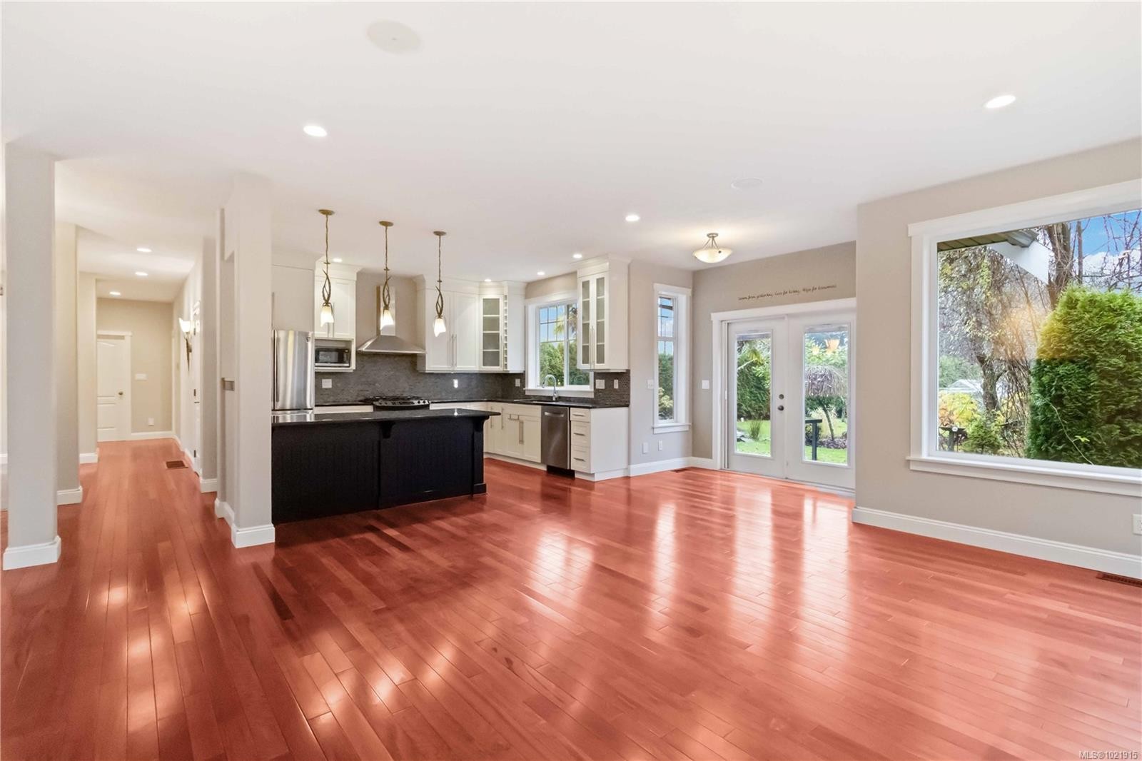 9319 East Saanich Rd, North Saanich, BC