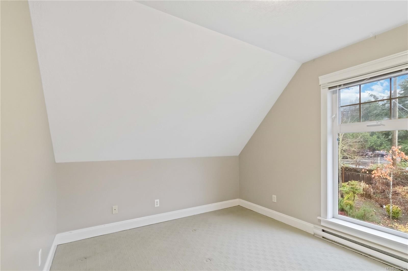 9319 East Saanich Rd, North Saanich, BC