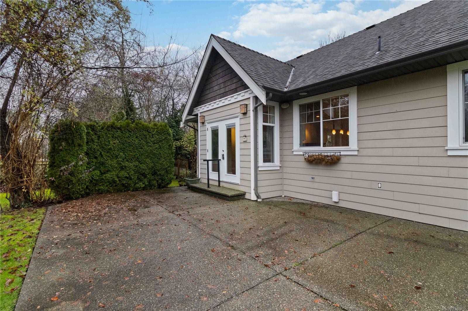 9319 East Saanich Rd, North Saanich, BC