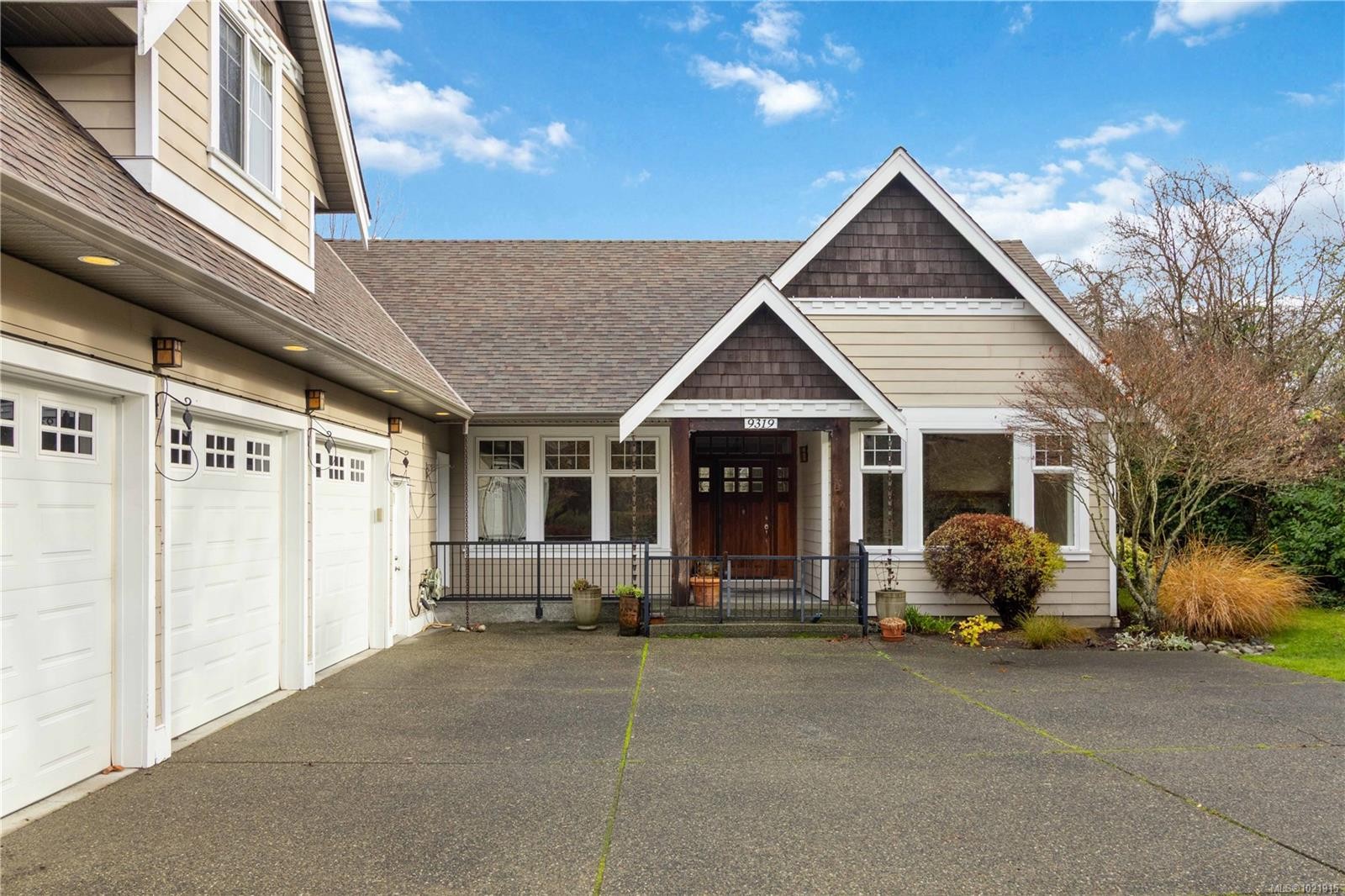 9319 East Saanich Rd, North Saanich, BC