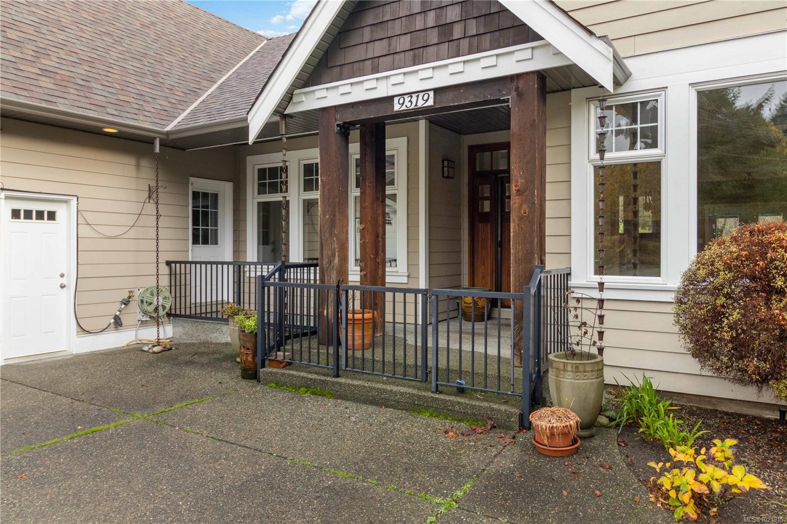 9319 East Saanich Rd, North Saanich, BC