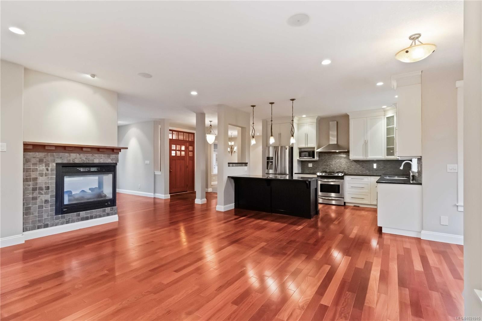 9319 East Saanich Rd, North Saanich, BC