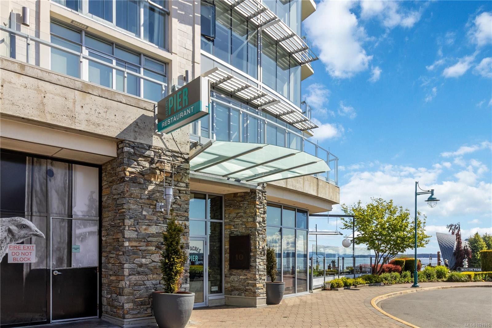 9319 East Saanich Rd, North Saanich, BC