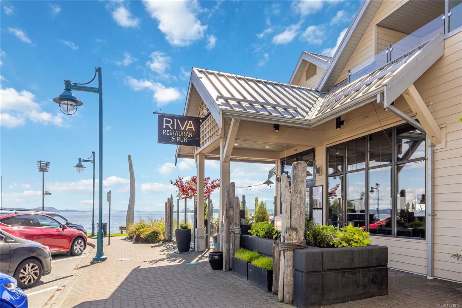 9319 East Saanich Rd, North Saanich, BC