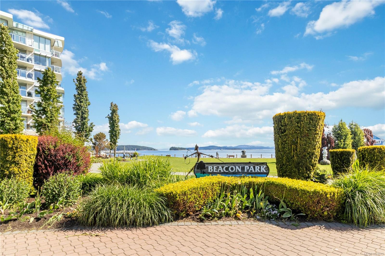 9319 East Saanich Rd, North Saanich, BC