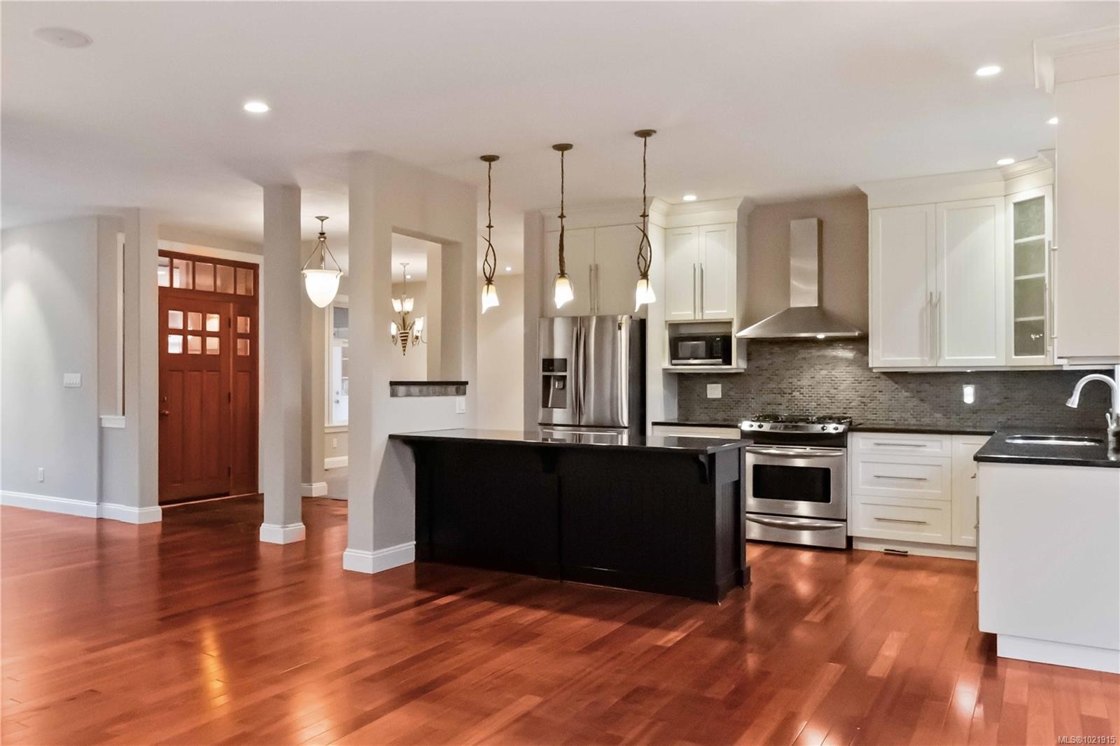 9319 East Saanich Rd, North Saanich, BC