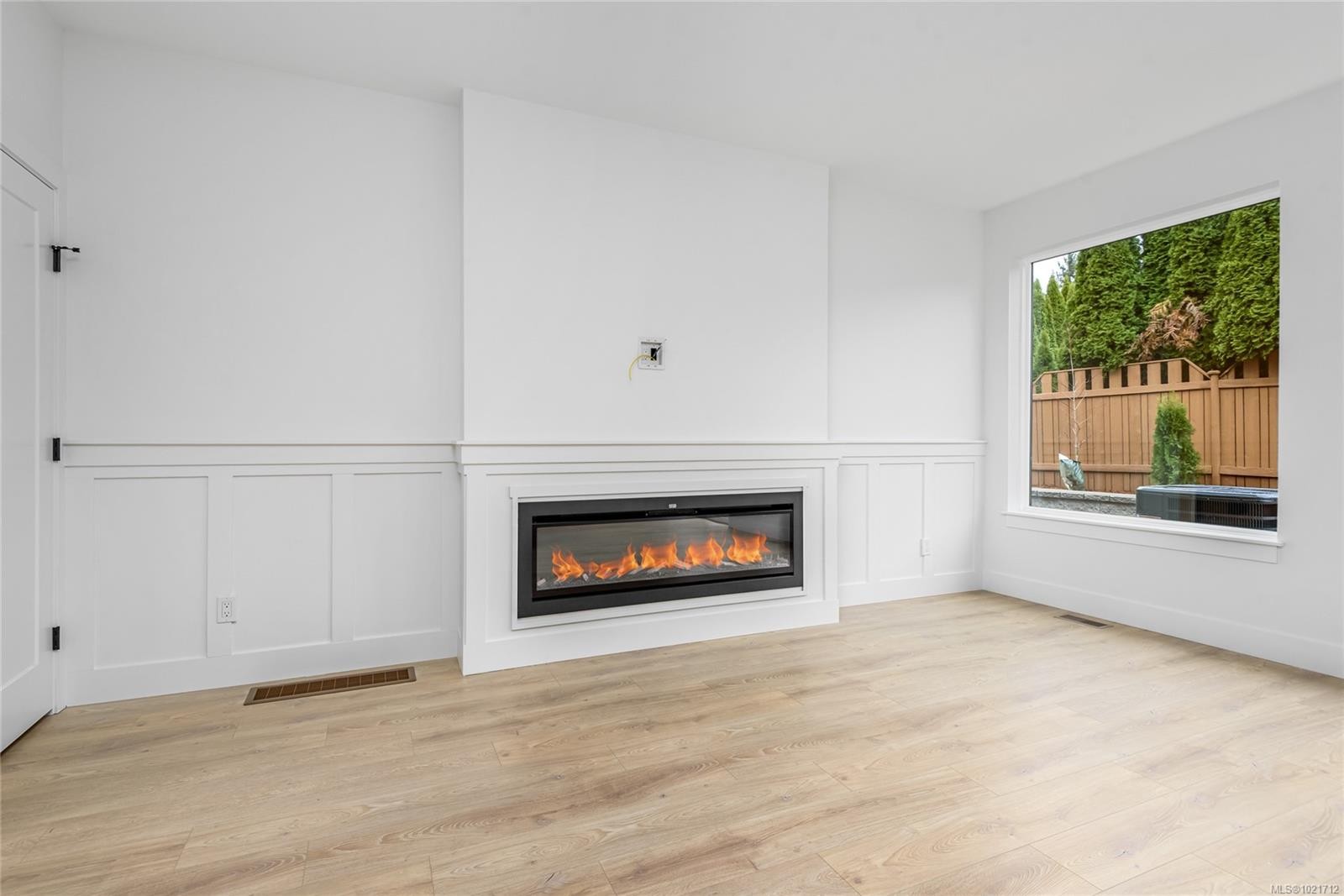 B-1044 Lazo Rd, Comox, BC - Indoor Photo Showing Living Room With Fireplace