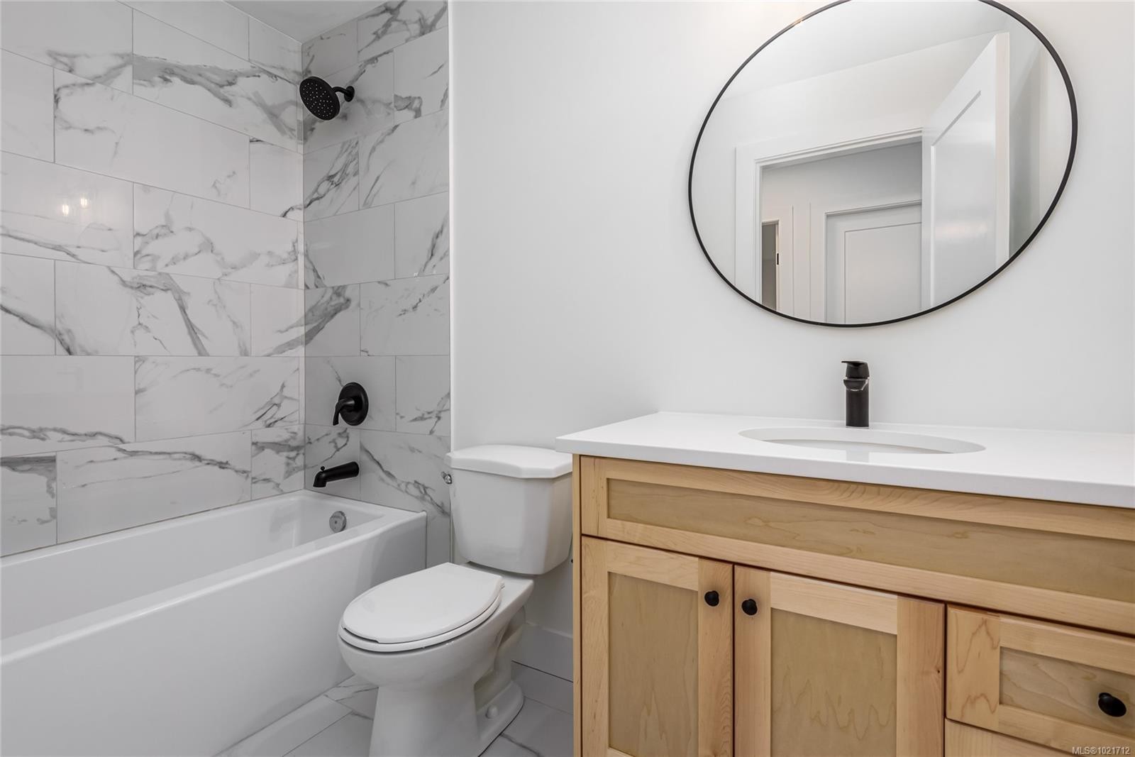 B-1044 Lazo Rd, Comox, BC - Indoor Photo Showing Bathroom