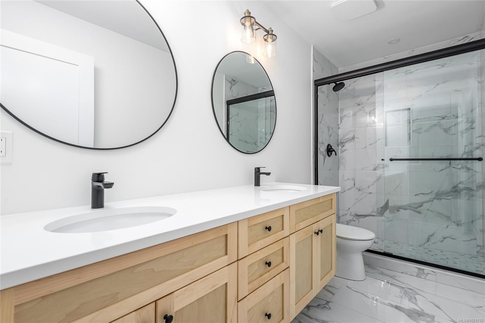 B-1044 Lazo Rd, Comox, BC - Indoor Photo Showing Bathroom