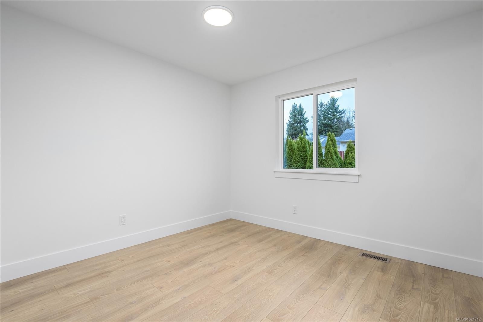 B-1044 Lazo Rd, Comox, BC - Indoor Photo Showing Other Room