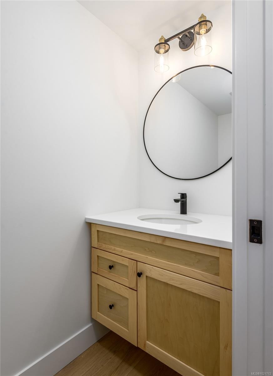 B-1044 Lazo Rd, Comox, BC - Indoor Photo Showing Bathroom