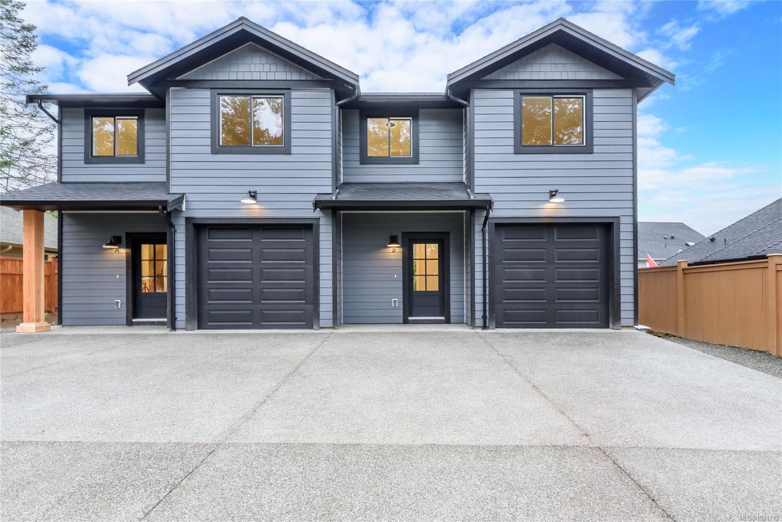 B-1044 Lazo Rd, Comox, BC - Outdoor With Facade