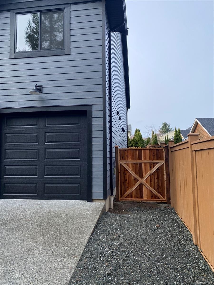 B-1044 Lazo Rd, Comox, BC - Outdoor With Exterior