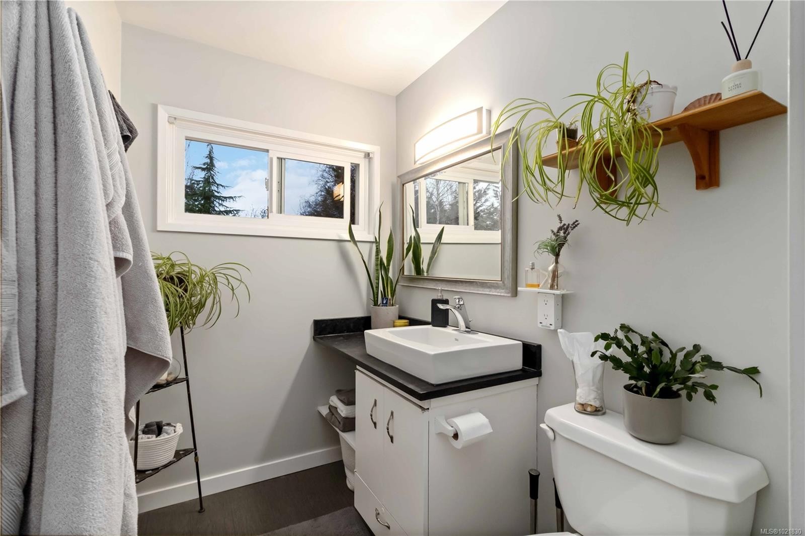 9930 Bessredge Pl, Sidney, BC