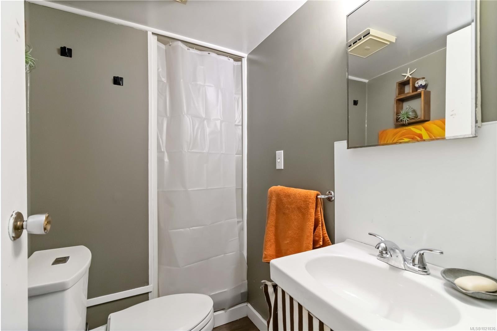 9930 Bessredge Pl, Sidney, BC