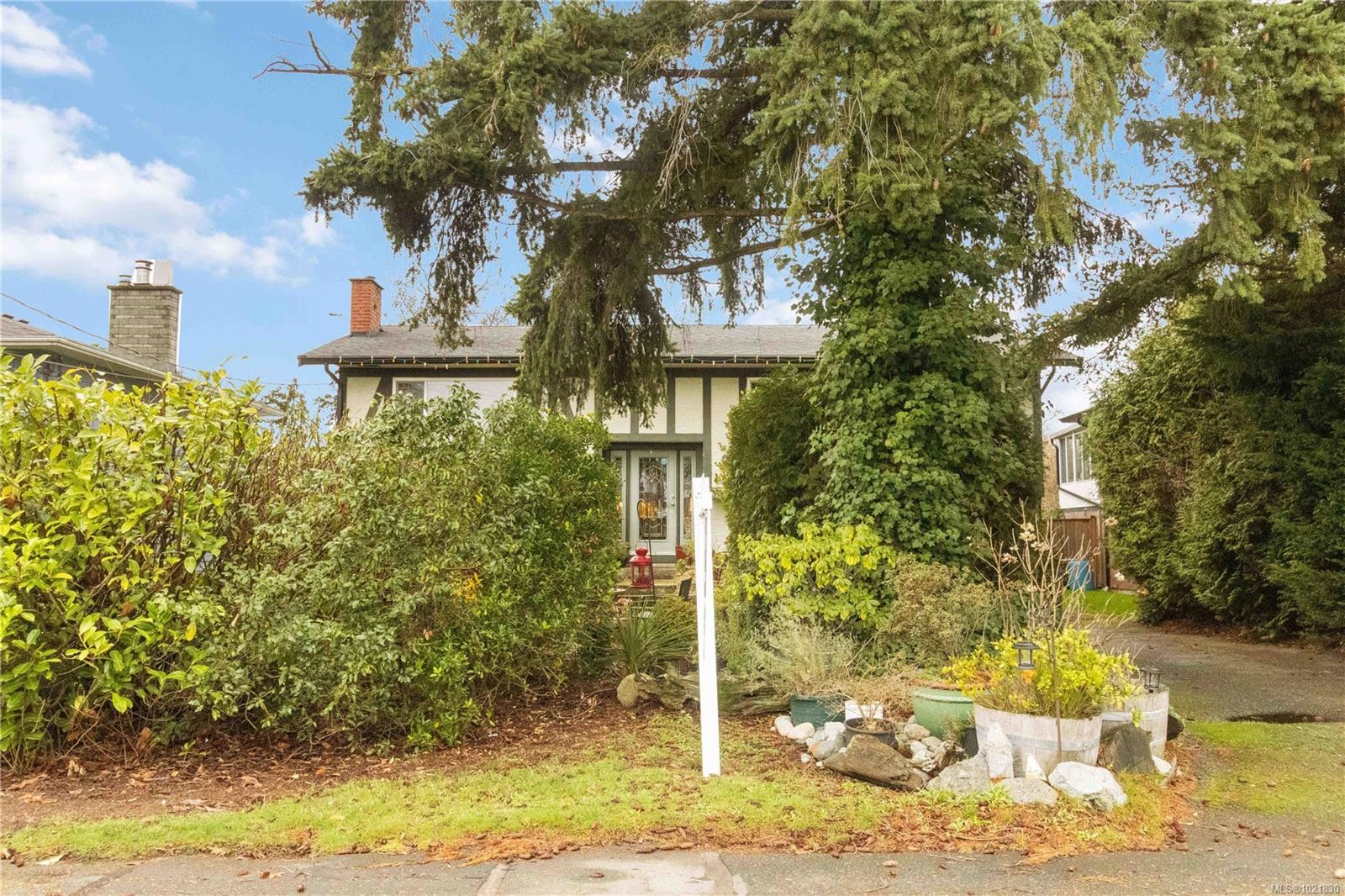 9930 Bessredge Pl, Sidney, BC