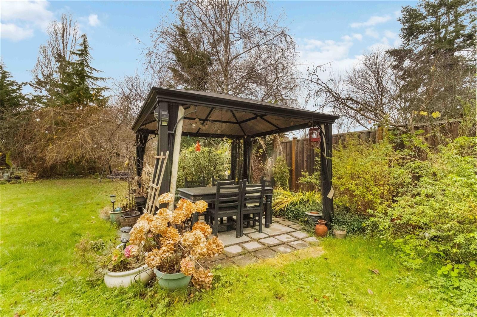 9930 Bessredge Pl, Sidney, BC