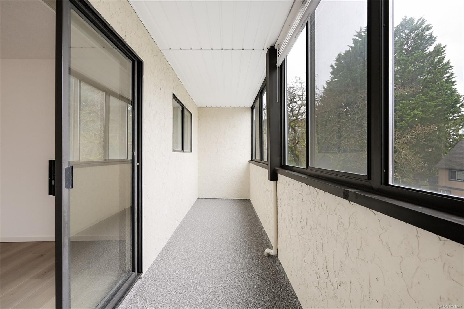 206-2610 Graham St, Victoria, BC - Outdoor With Balcony With Exterior