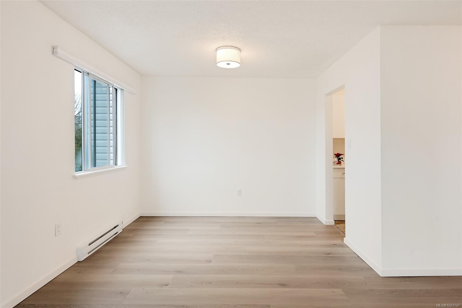 206-2610 Graham St, Victoria, BC - Indoor Photo Showing Other Room