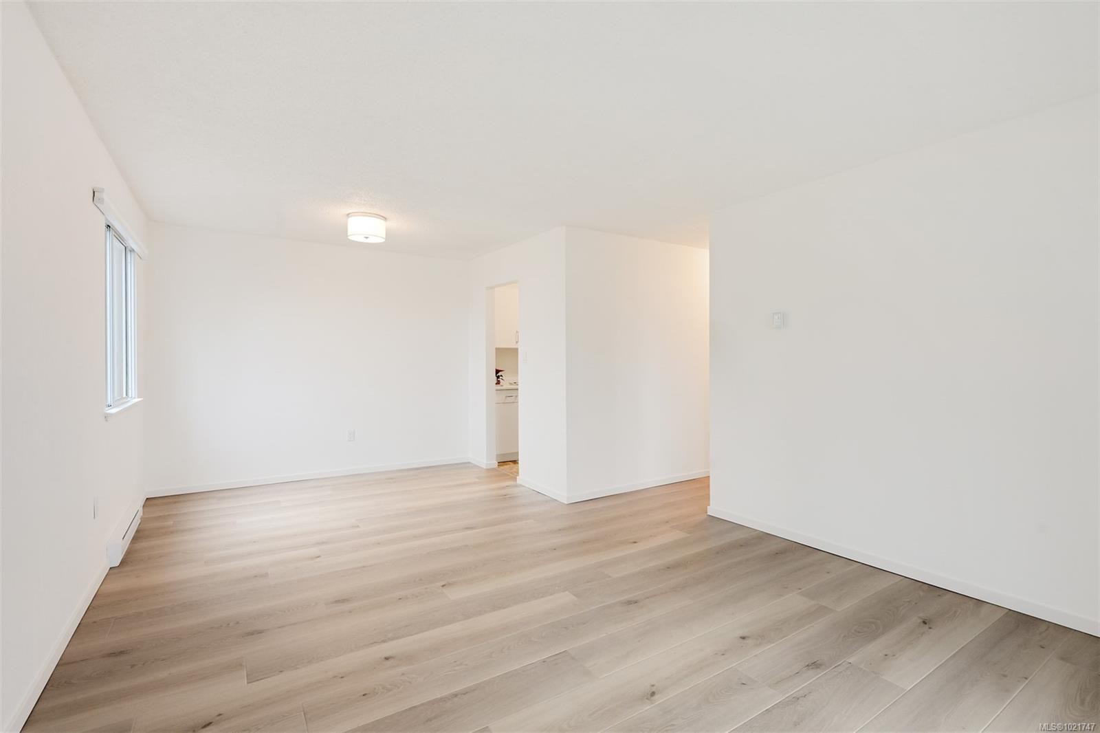 206-2610 Graham St, Victoria, BC - Indoor Photo Showing Other Room