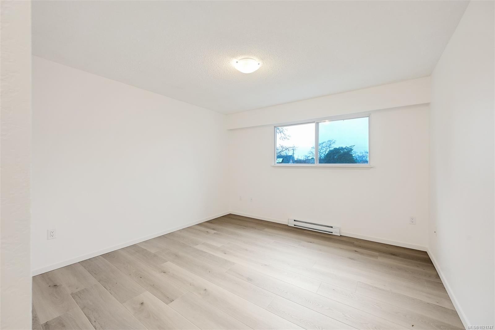 206-2610 Graham St, Victoria, BC - Indoor Photo Showing Other Room