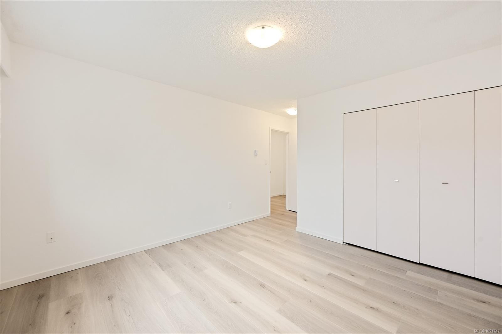 206-2610 Graham St, Victoria, BC - Indoor Photo Showing Other Room