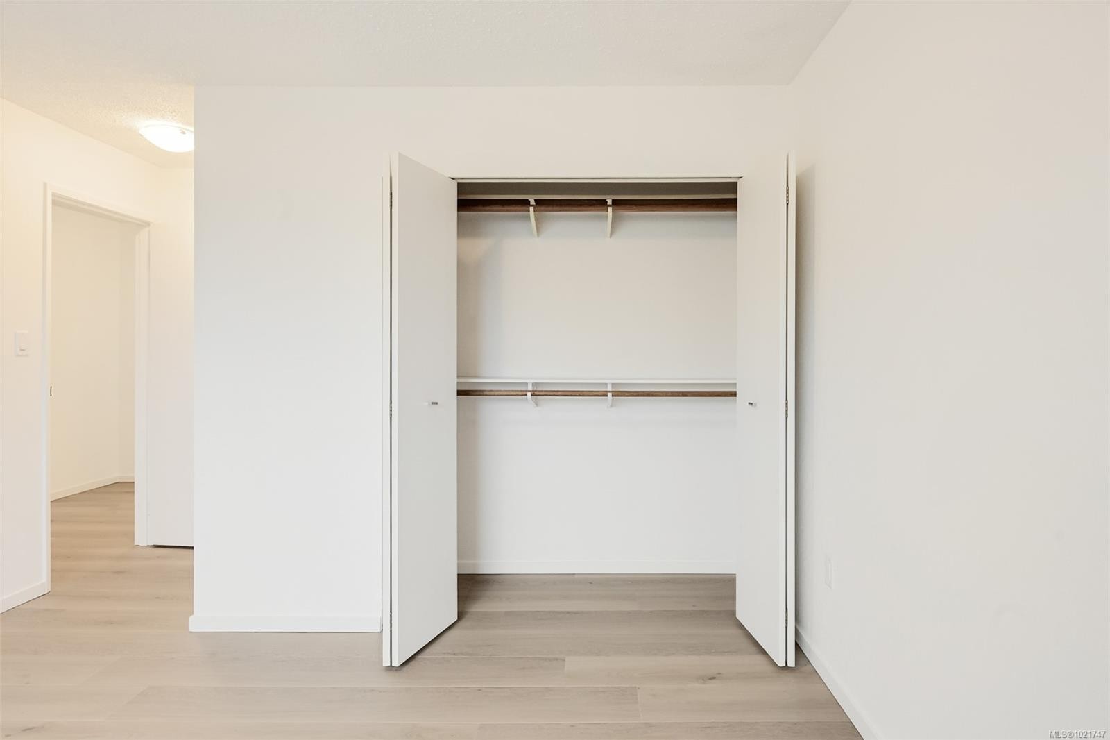 206-2610 Graham St, Victoria, BC - Indoor Photo Showing Other Room