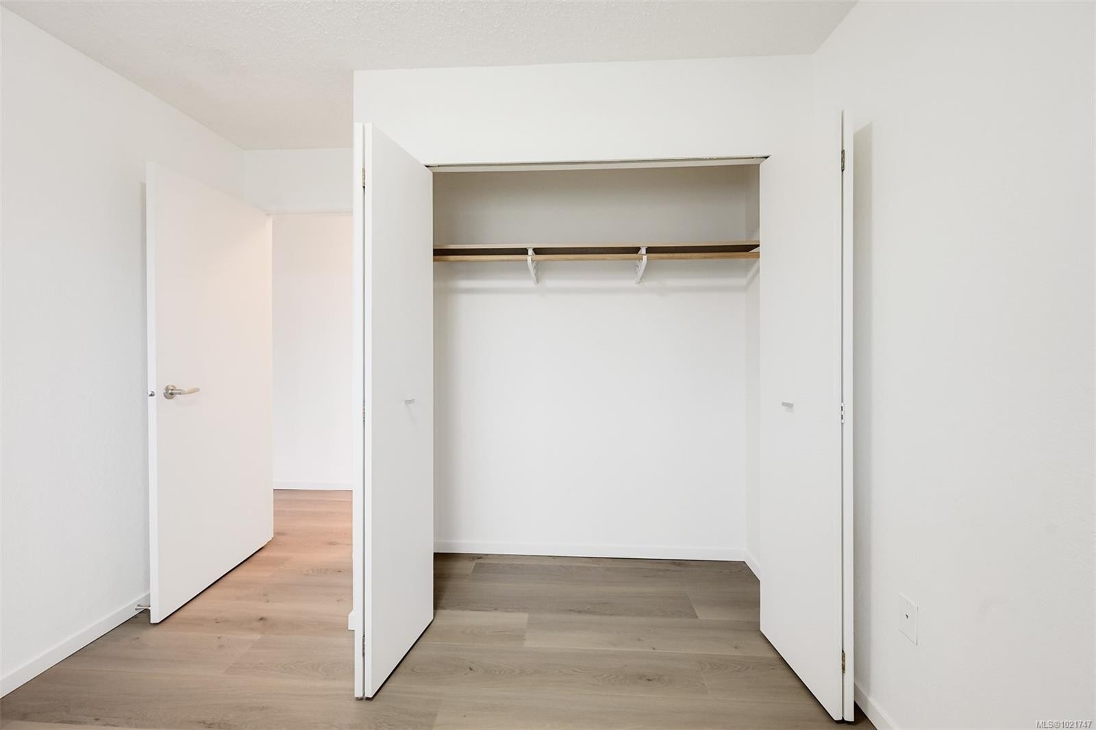 206-2610 Graham St, Victoria, BC - Indoor Photo Showing Other Room