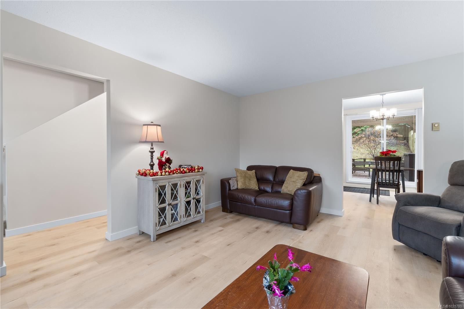 2629 Labieux Rd, Nanaimo, BC - Indoor Photo Showing Living Room