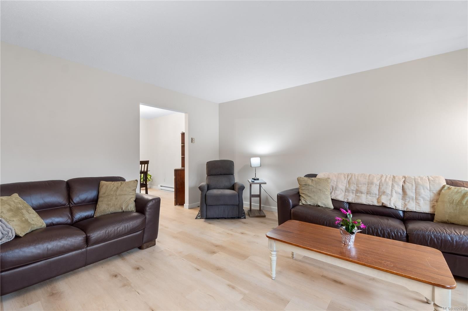2629 Labieux Rd, Nanaimo, BC - Indoor Photo Showing Living Room