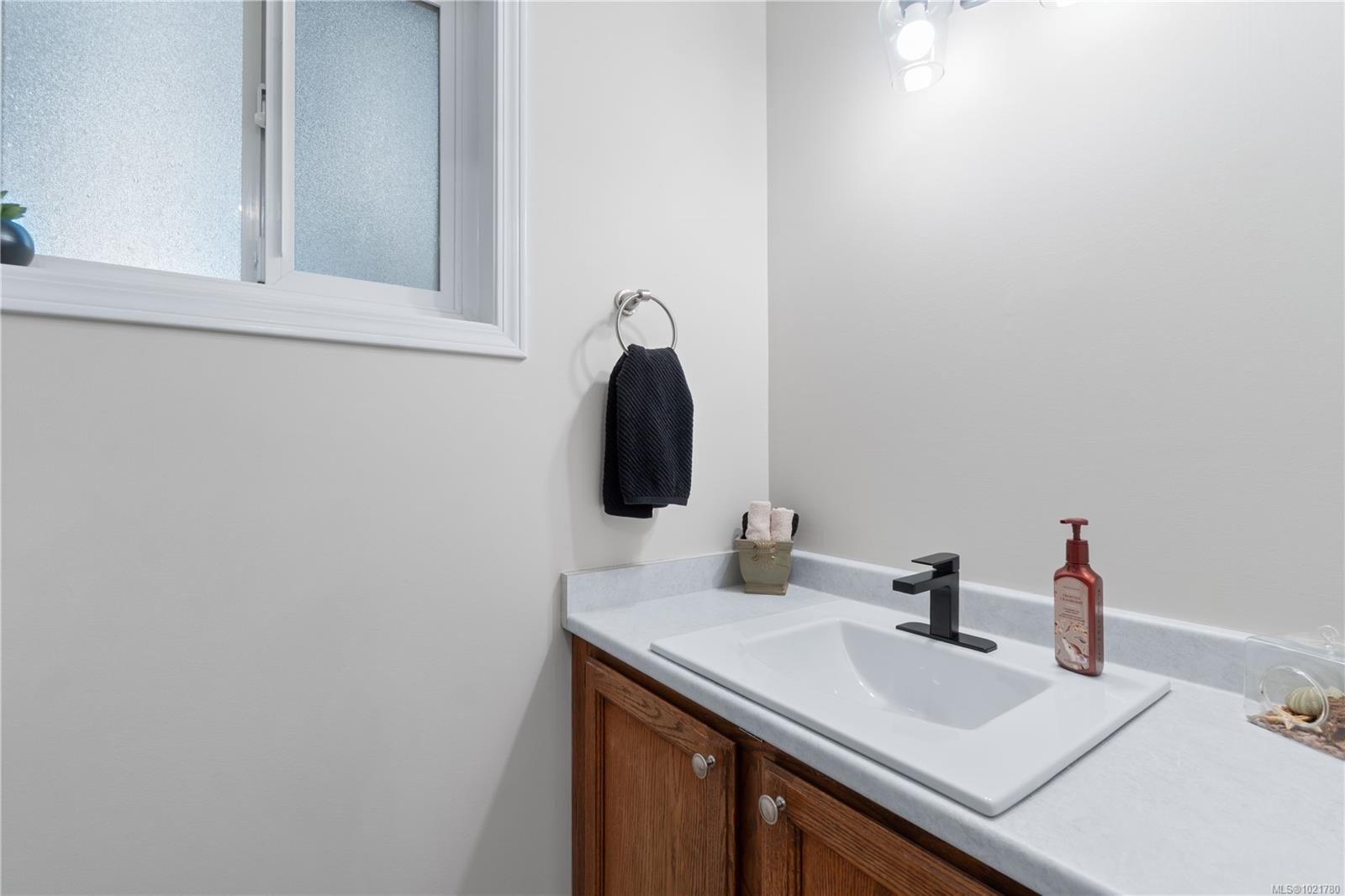 2629 Labieux Rd, Nanaimo, BC - Indoor Photo Showing Bathroom