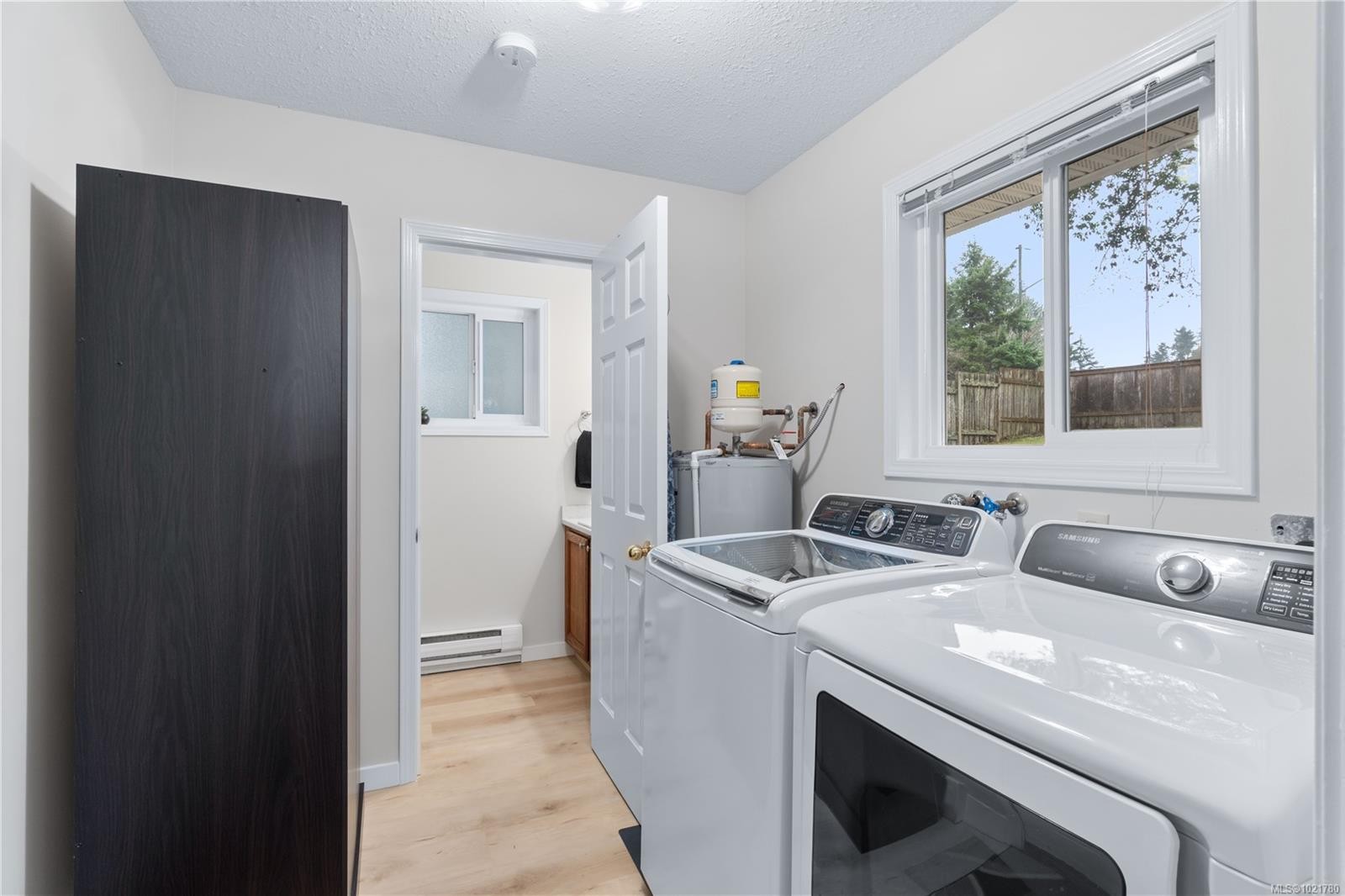 2629 Labieux Rd, Nanaimo, BC - Indoor Photo Showing Laundry Room