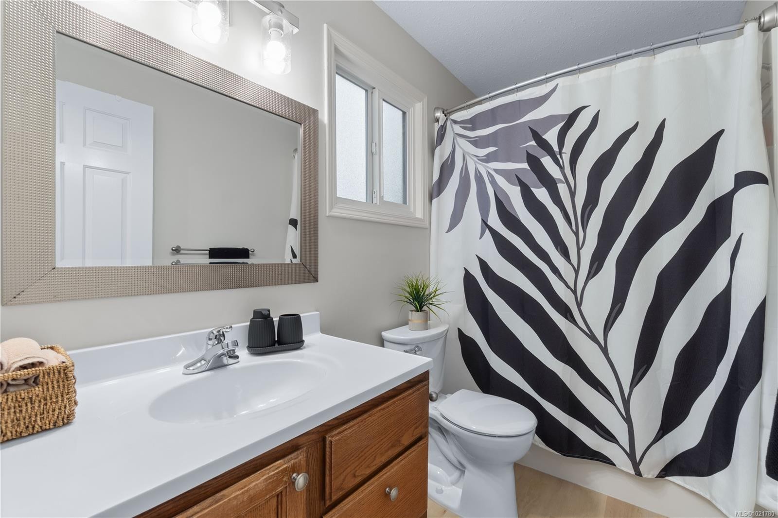 2629 Labieux Rd, Nanaimo, BC - Indoor Photo Showing Bathroom