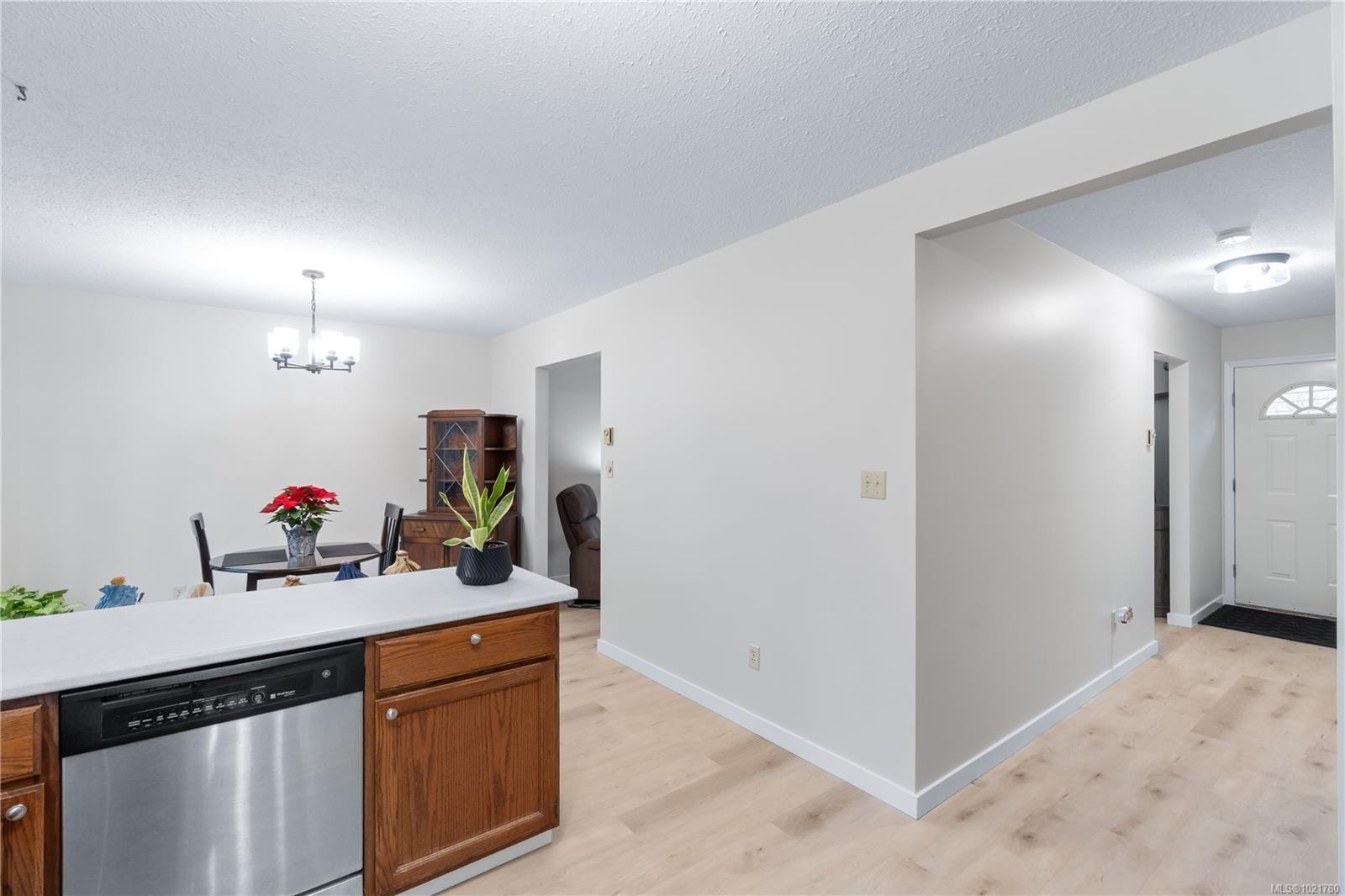 2629 Labieux Rd, Nanaimo, BC - Indoor