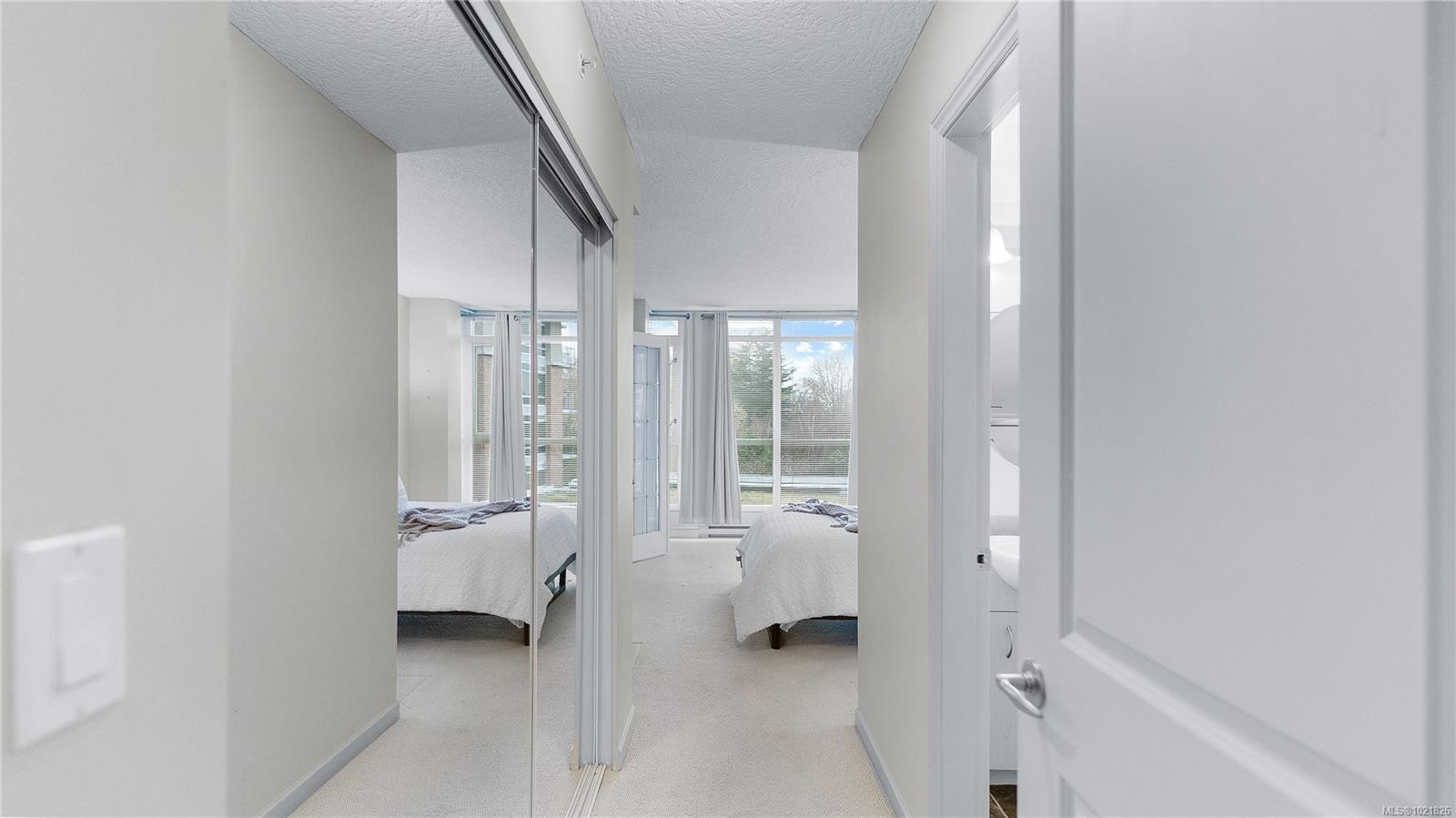 409-827 Fairfield Rd, Victoria, BC - Indoor Photo Showing Other Room