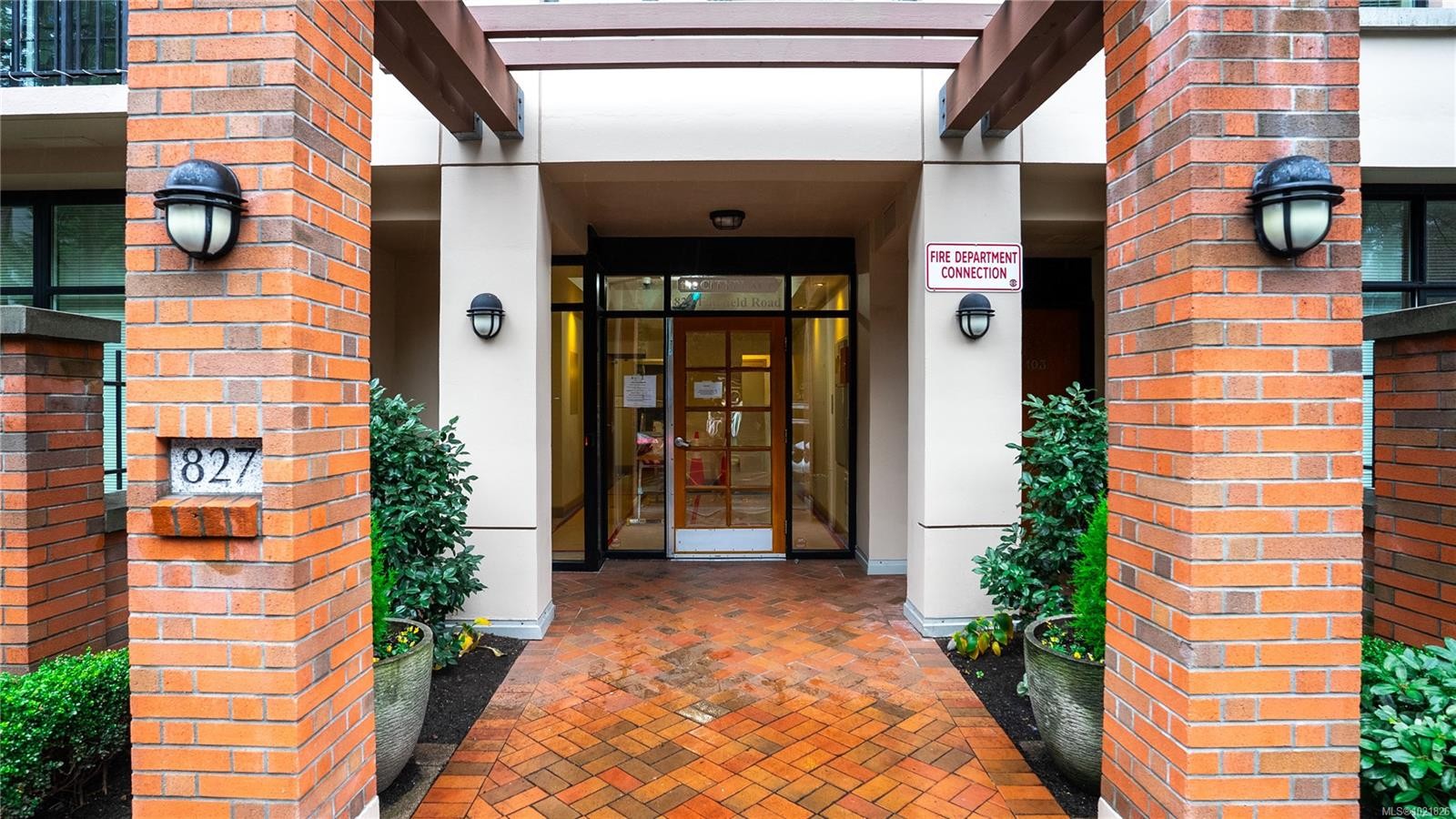 409-827 Fairfield Rd, Victoria, BC - Outdoor With Exterior