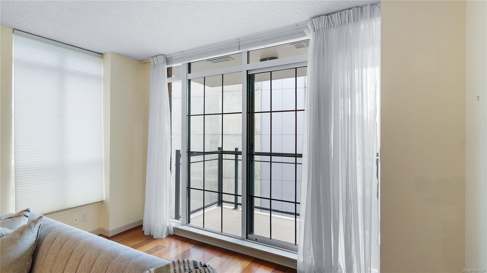 409-827 Fairfield Rd, Victoria, BC - Indoor Photo Showing Other Room