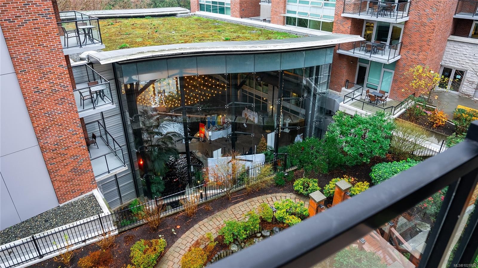 409-827 Fairfield Rd, Victoria, BC - Outdoor