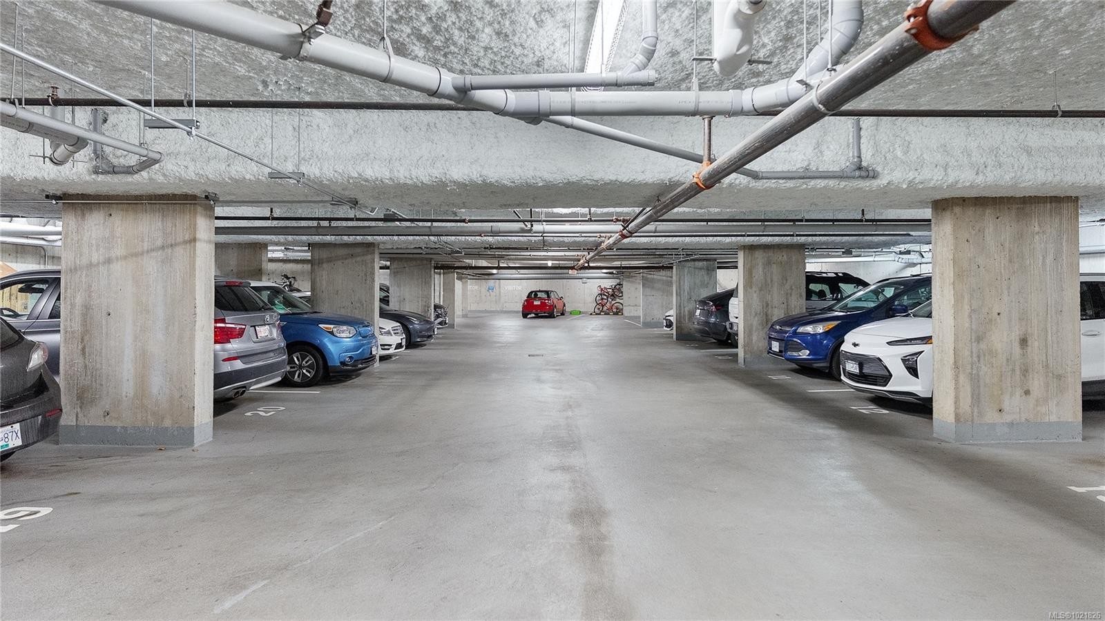 409-827 Fairfield Rd, Victoria, BC - Indoor Photo Showing Garage