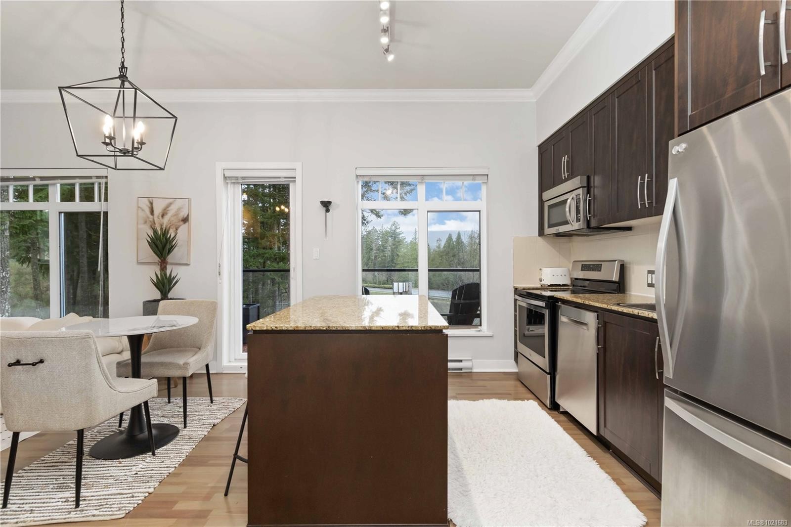 420-1395 Bear Mountain Pkwy, Langford, BC - Indoor Photo Showing Kitchen With Stainless Steel Kitchen