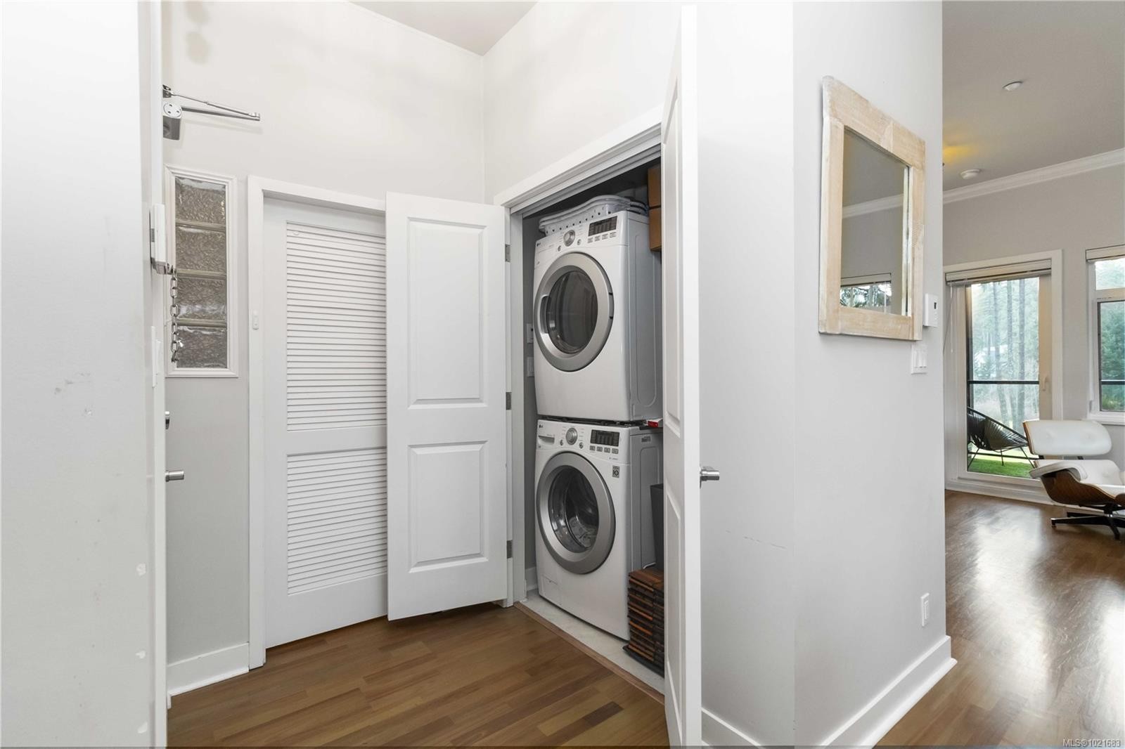 420-1395 Bear Mountain Pkwy, Langford, BC - Indoor Photo Showing Laundry Room
