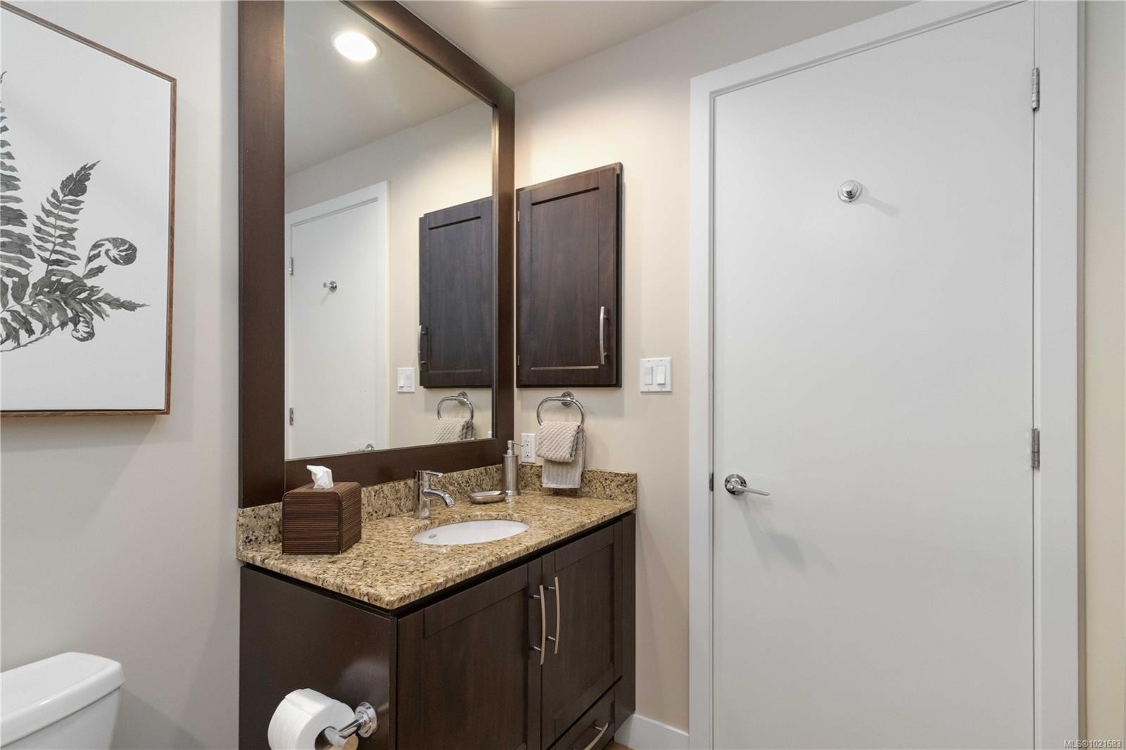 420-1395 Bear Mountain Pkwy, Langford, BC - Indoor Photo Showing Bathroom