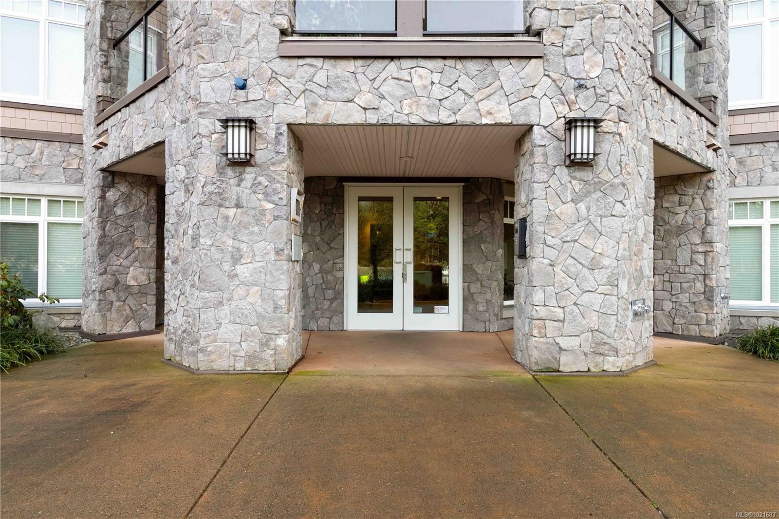 420-1395 Bear Mountain Pkwy, Langford, BC - Outdoor