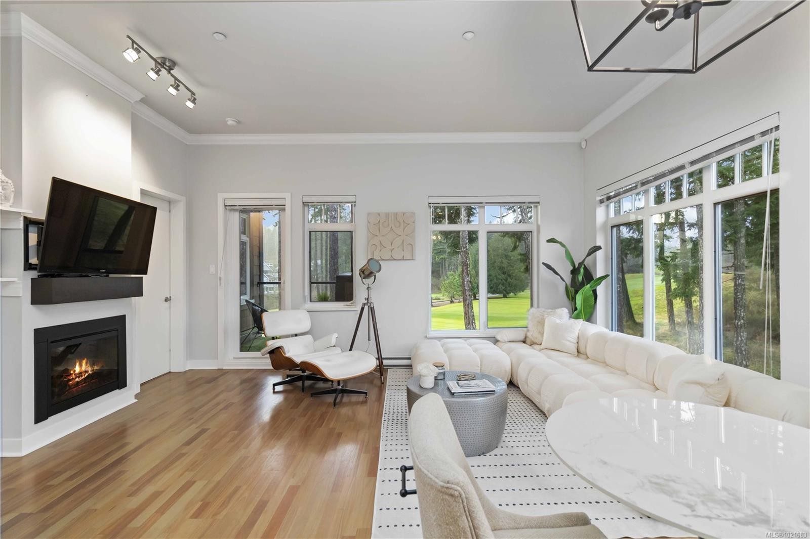 420-1395 Bear Mountain Pkwy, Langford, BC - Indoor Photo Showing Living Room With Fireplace