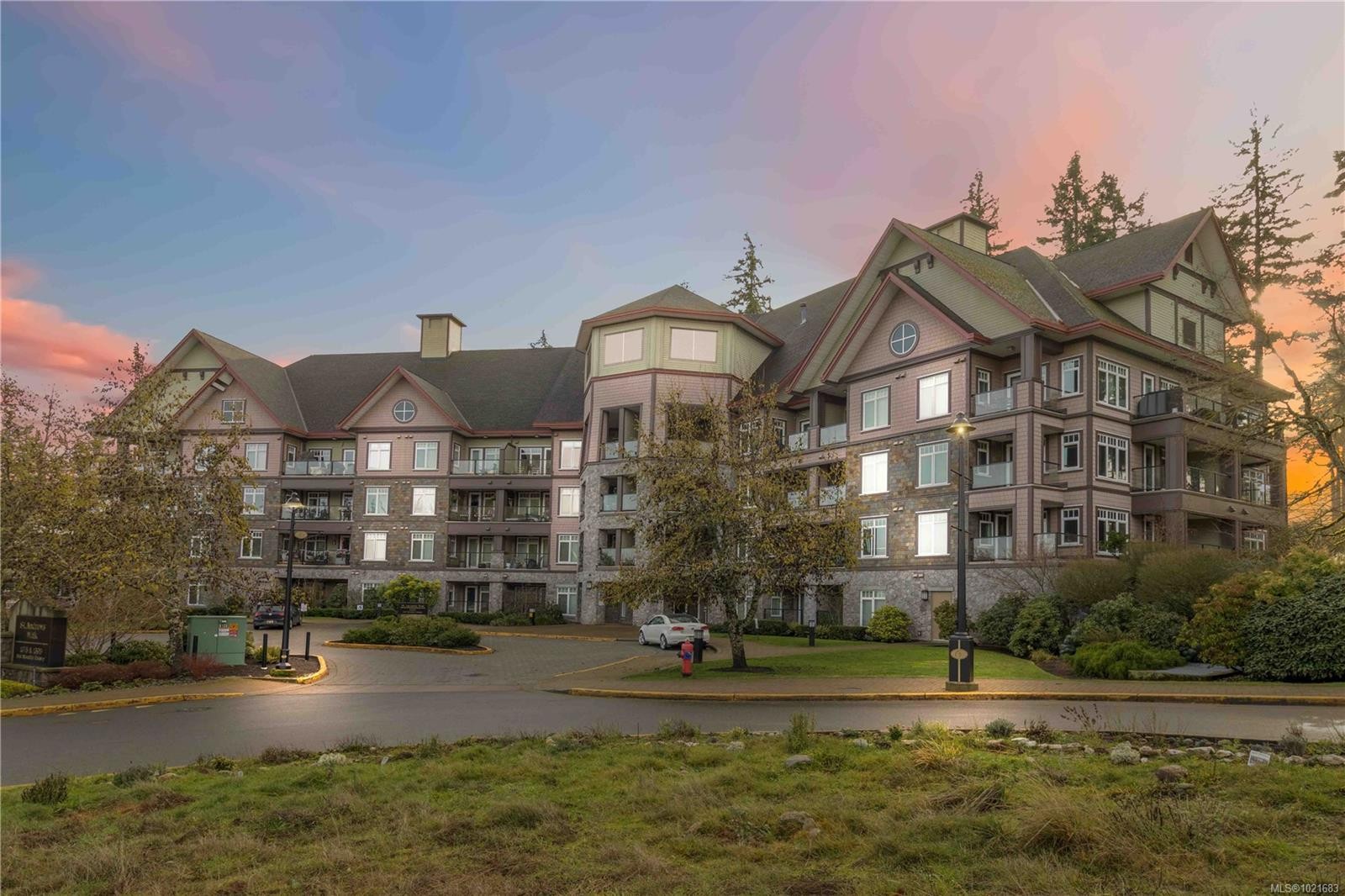 420-1395 Bear Mountain Pkwy, Langford, BC - Outdoor With Facade