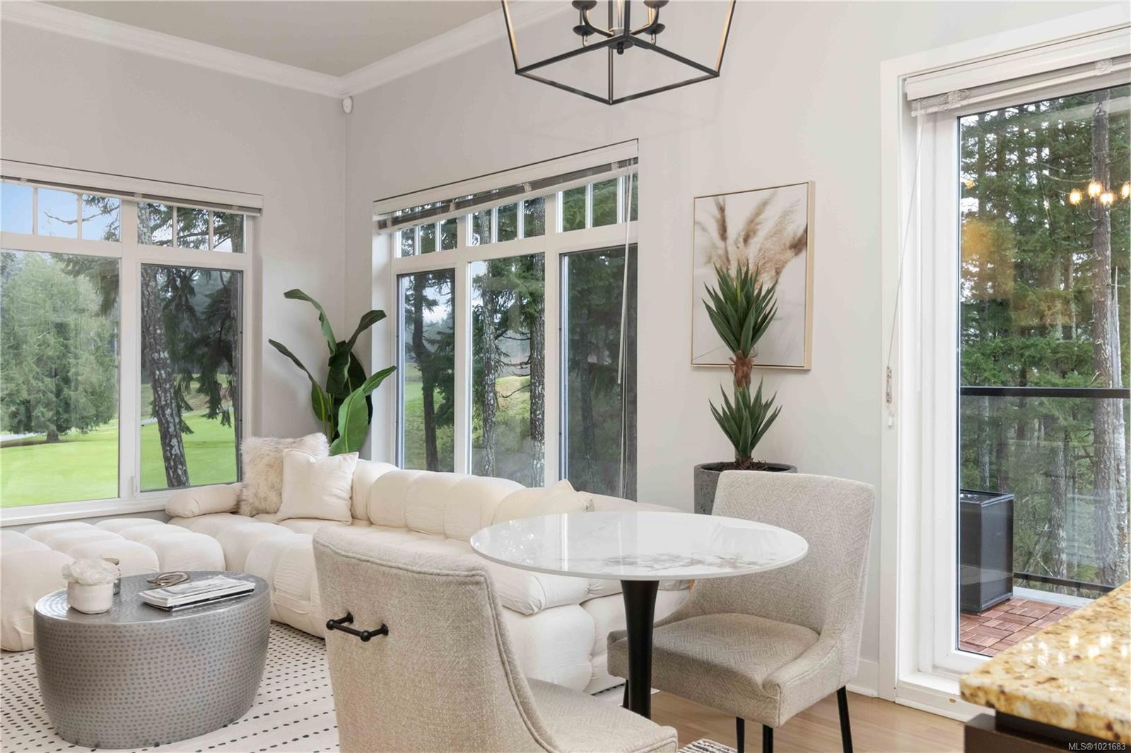 420-1395 Bear Mountain Pkwy, Langford, BC - Indoor